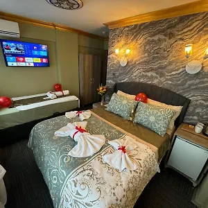Royal Gur Hotel